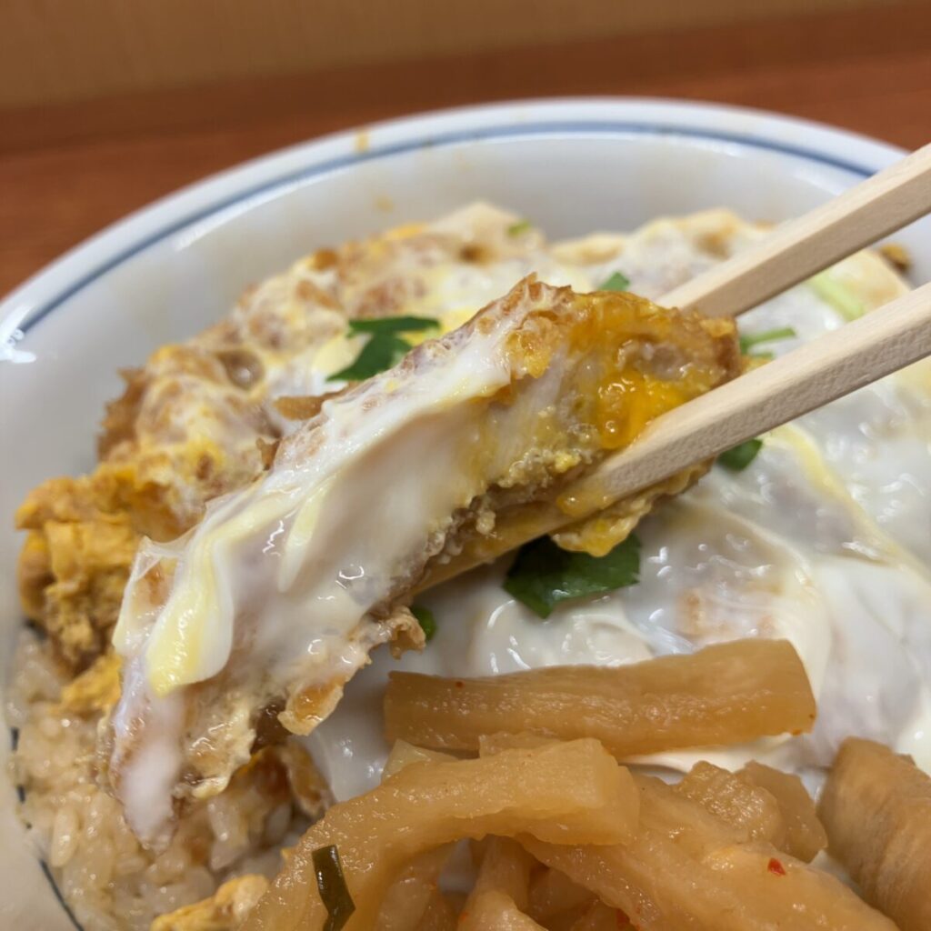 衣は出汁が染みてて基本フニャフニャ（揚げたてのときはサクッと）