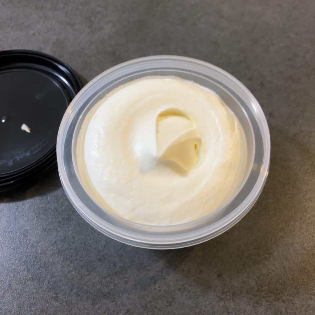 浅野屋オリジナルの練乳バタークリームスプレッド