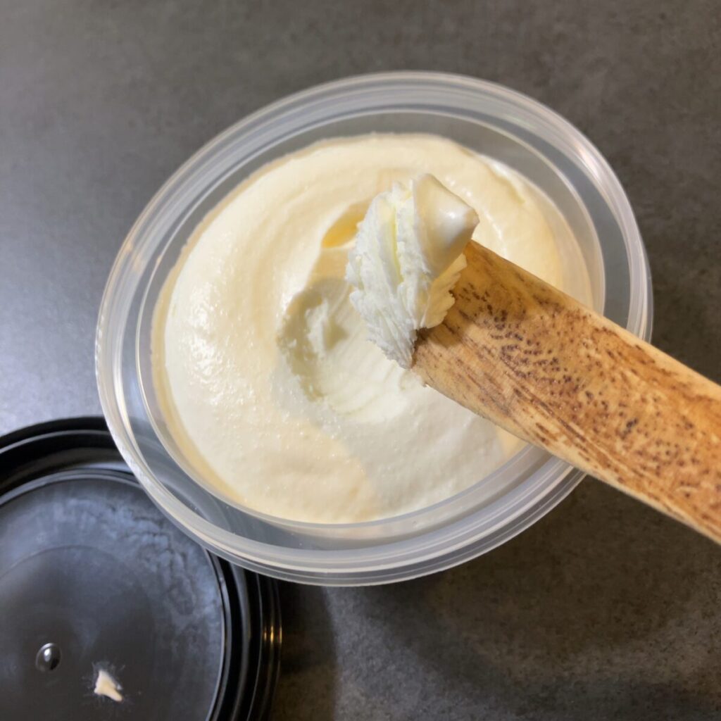 浅野屋オリジナルの練乳バタークリームスプレッド