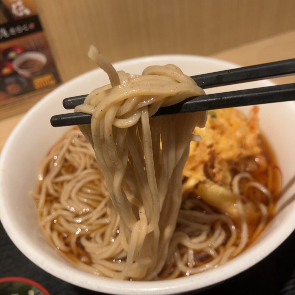 そば粉は3割以上使用で、蕎麦の香りはやや控えめ