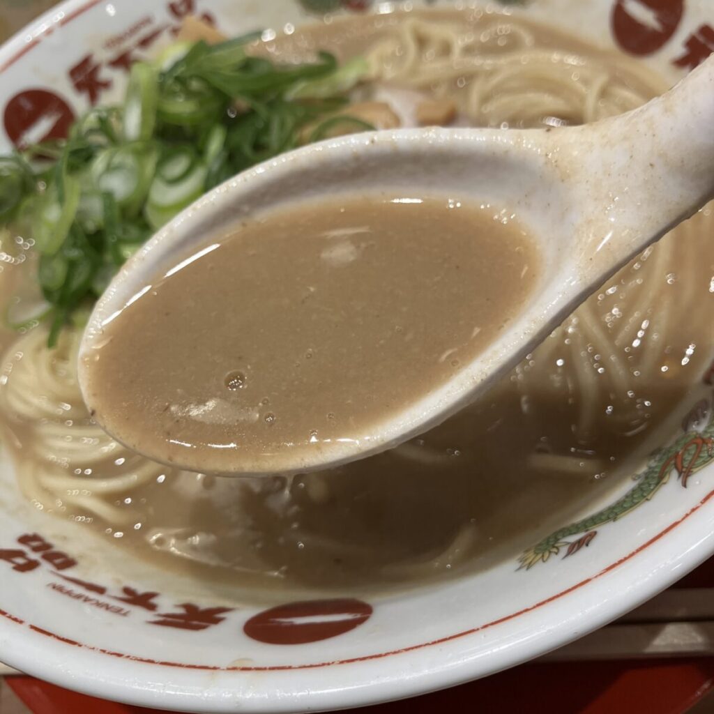 初めて食べる人にもこってりをおすすめしたいです