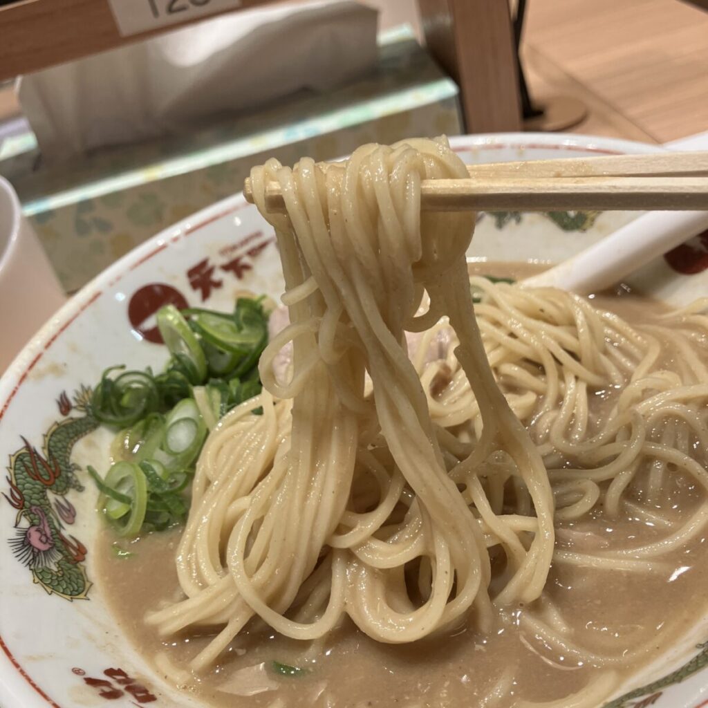 好き嫌いは分かれるけど唯一無二のラーメンだと思います