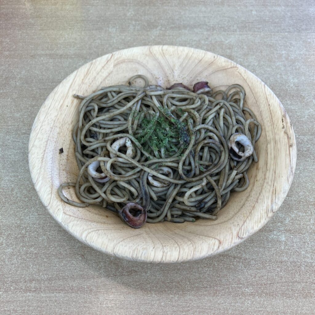 サイゼのイカ墨パスタを食べた感想レビュー
