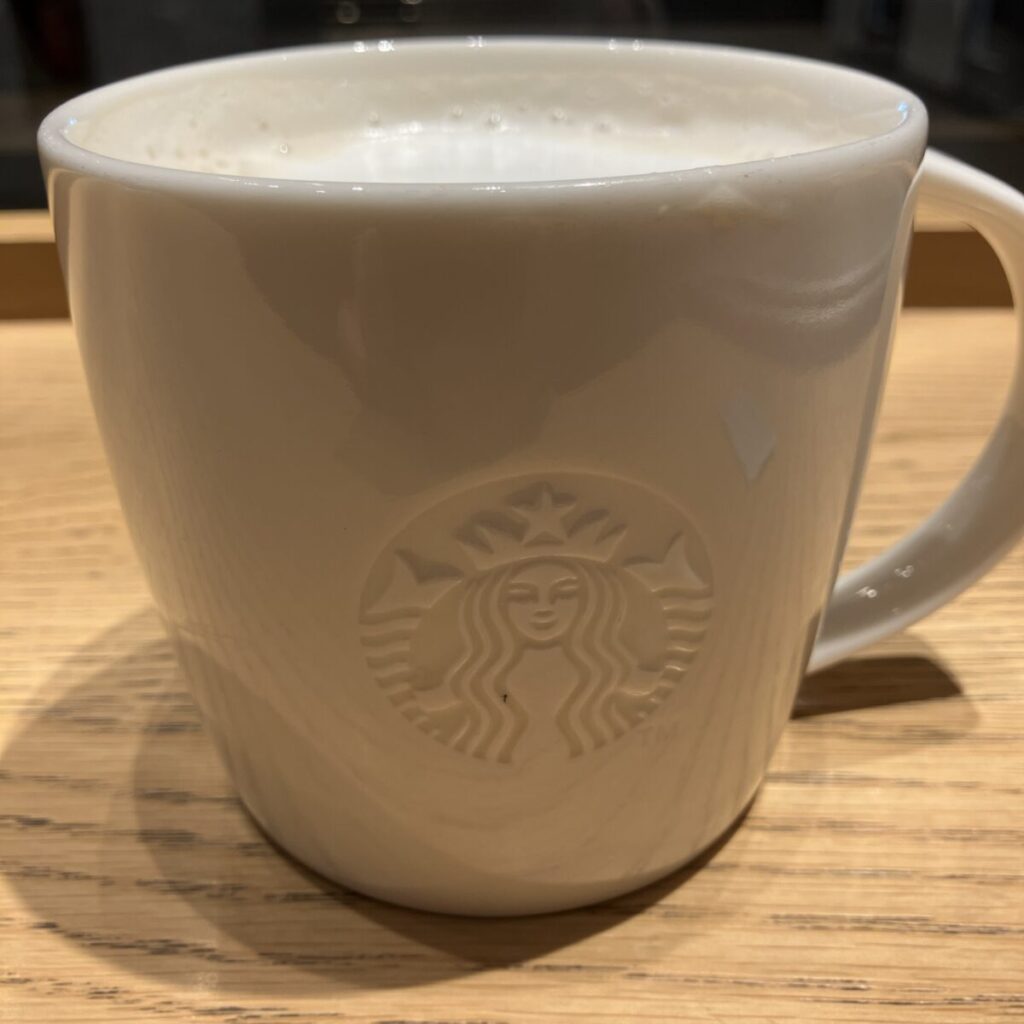 本場のチャイを想像するとスパイス感は控えめ