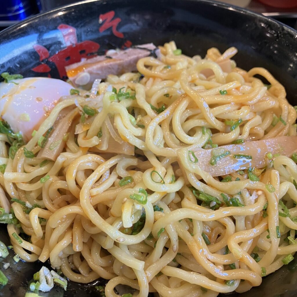 ラー油と酢を入れると一気に完成度が上がる