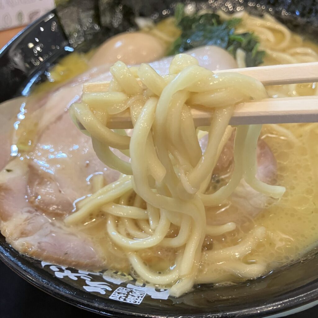 麺は固めで頼むとちょうどよく感じた