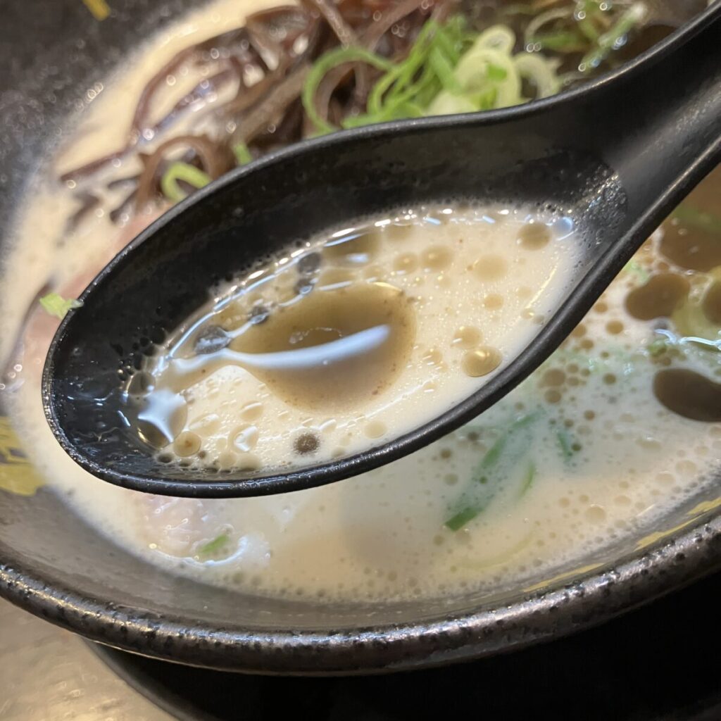 物足りない人は黒マー油ラーメンがおすすめ