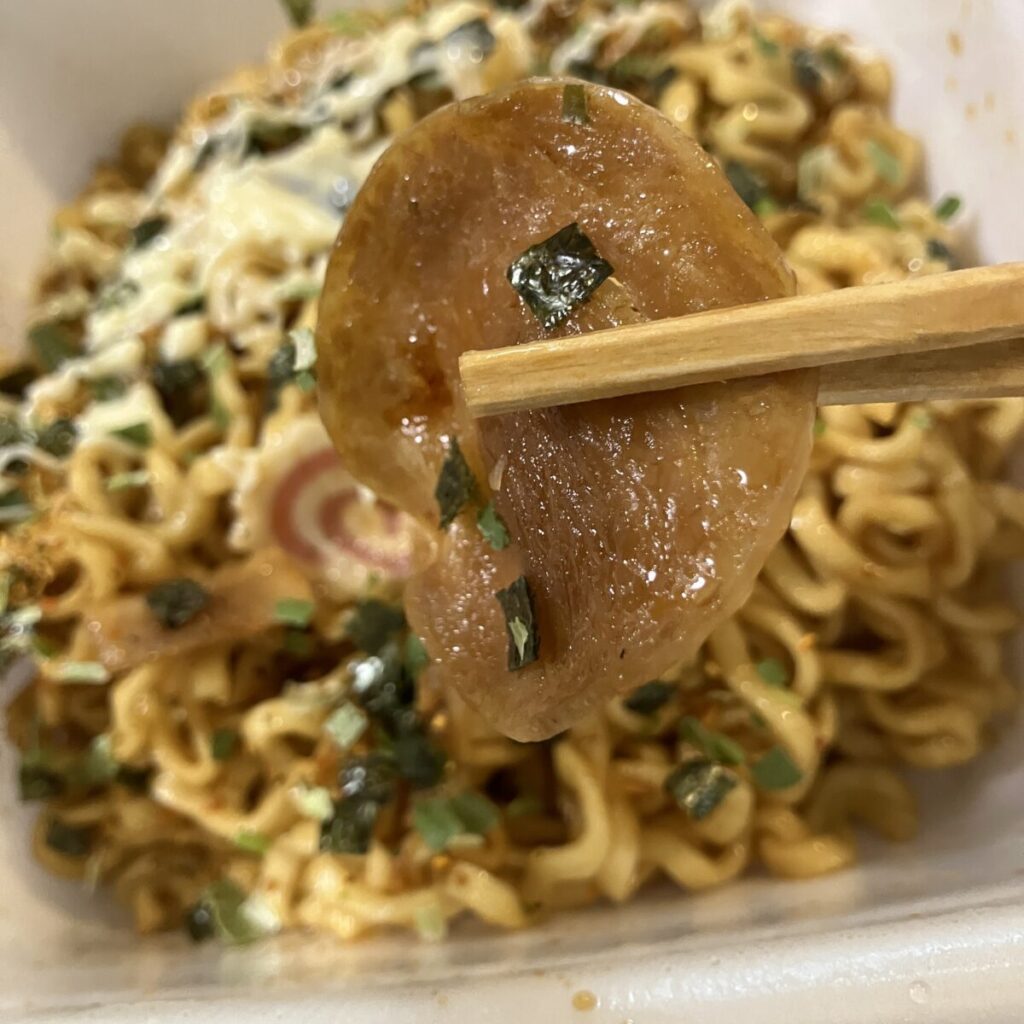 ぶぶか油そばカップ麺のチャーシュー