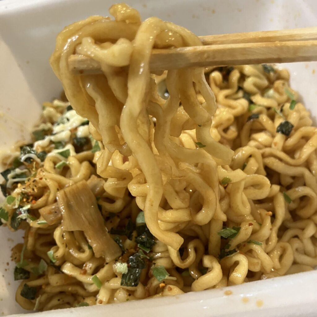ぶぶか油そばカップ麺の麺