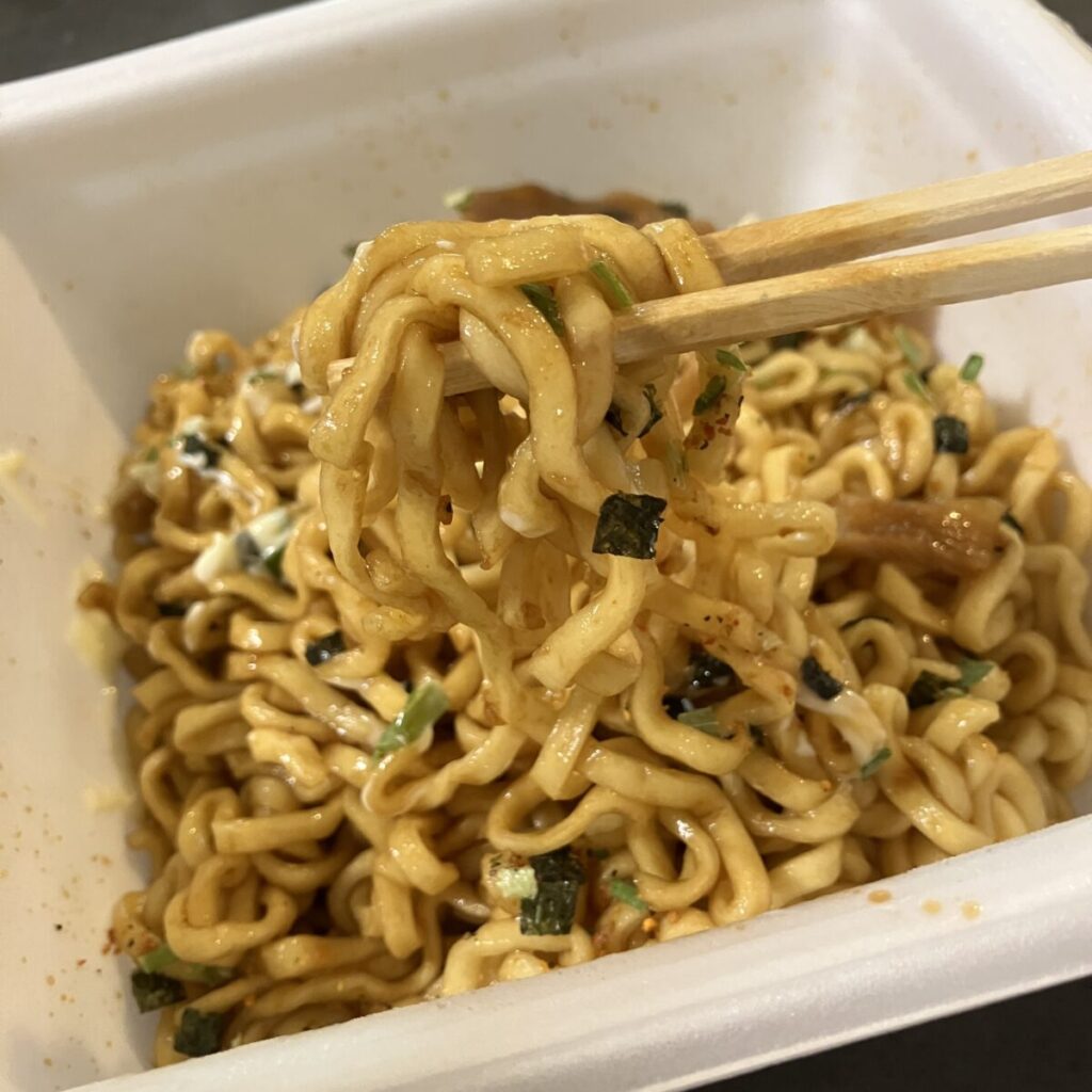 ぶぶか油そばカップ麺の麺
