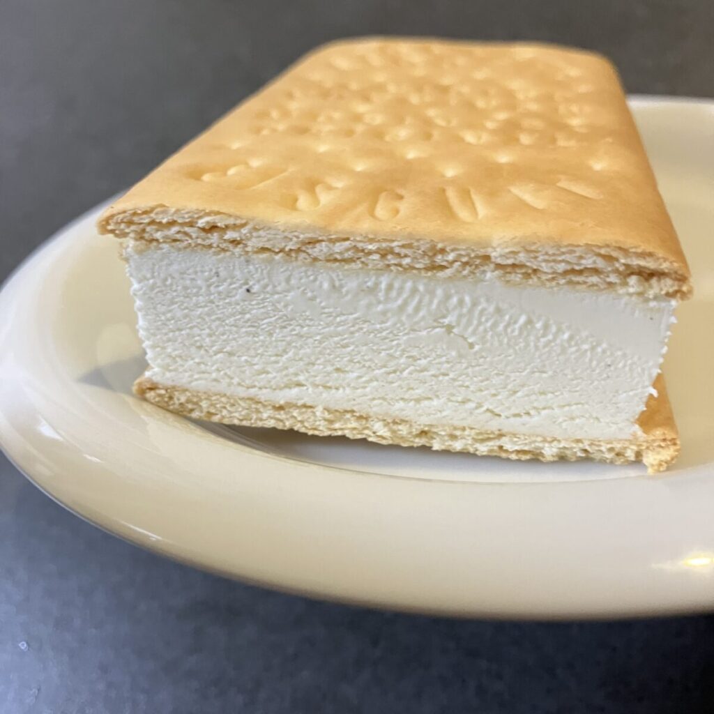 ビスケットサンドの断面
