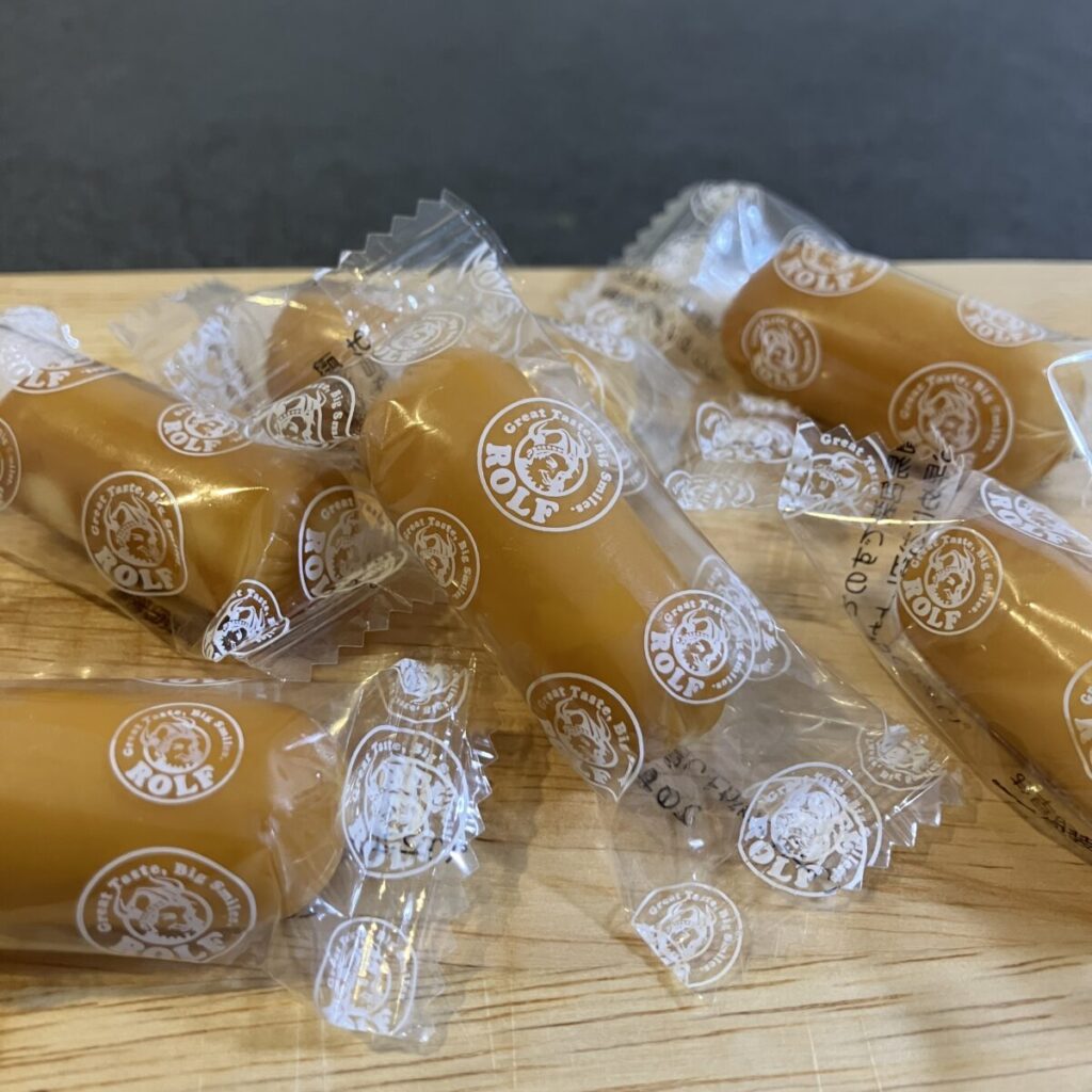 ロルフのスモークチーズがお皿に盛られている