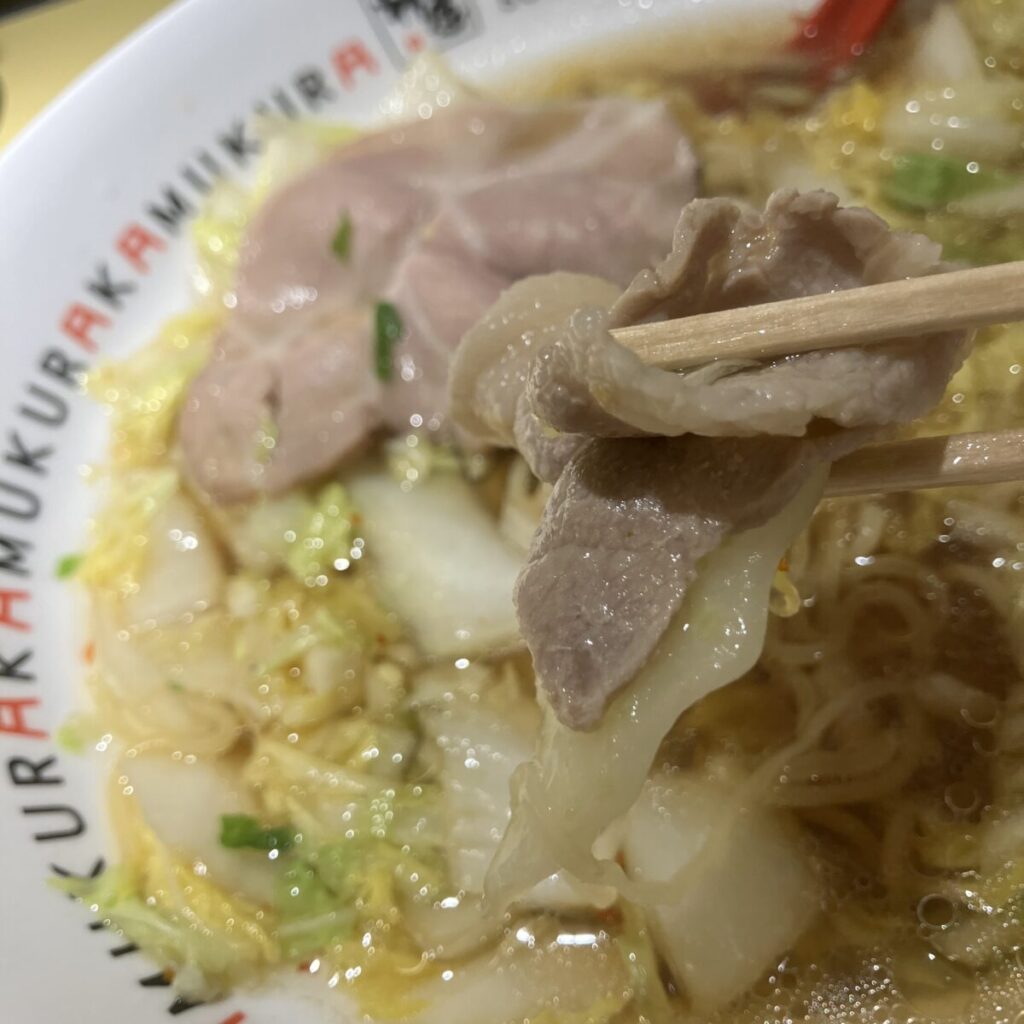 神座ラーメンの豚肉と白菜