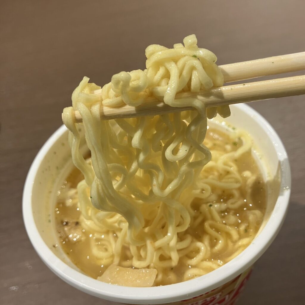 麺はモチモチしていて食べごたえがある