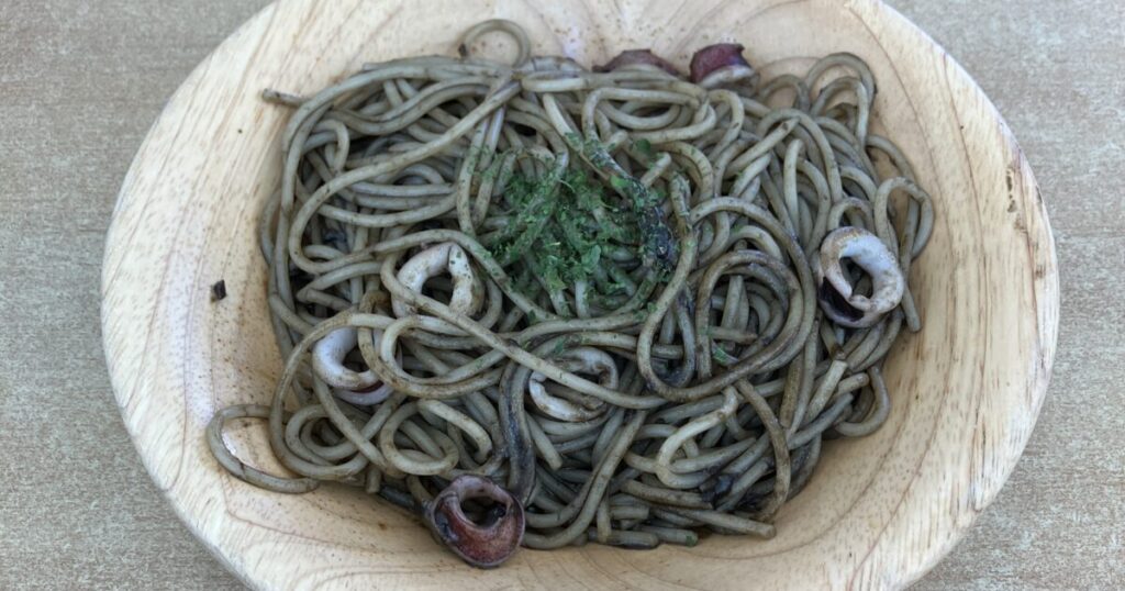 サイゼのイカ墨パスタがまずいと言われる4つの理由！色味は改悪だけど味は美味しかった