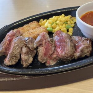 ガストのビーフステーキがまずいと言われる4つの理由！コスパ考えると普通に美味しかった